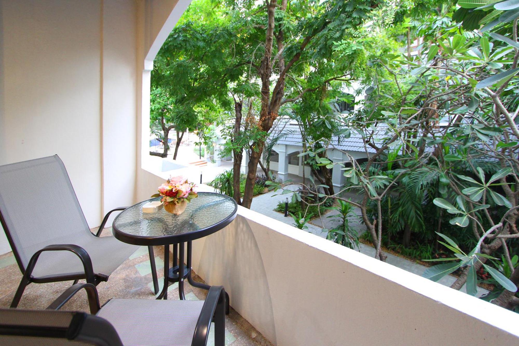 Pooh Beach Resort & Spa Jomtien Beach Exteriör bild