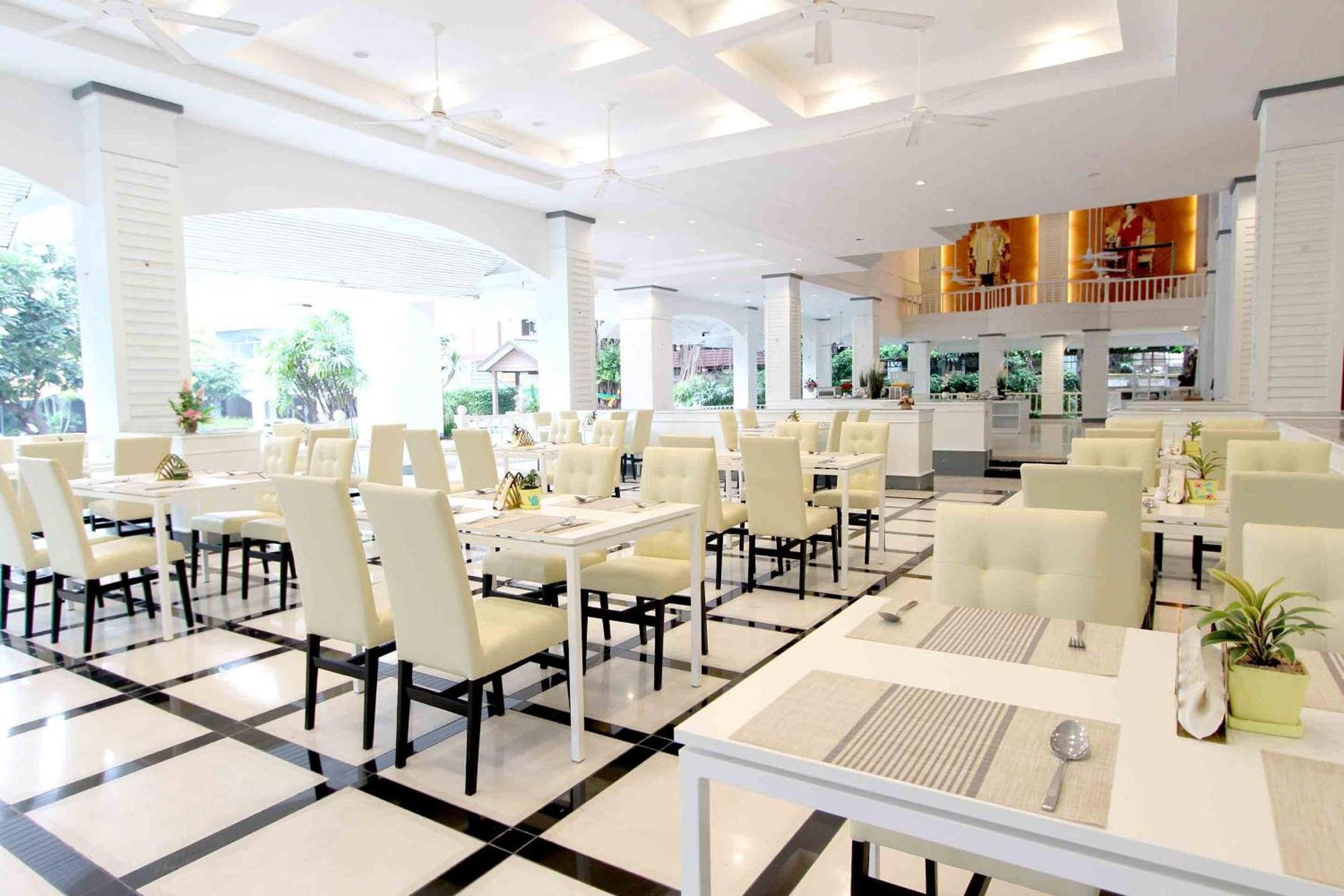 Pooh Beach Resort & Spa Jomtien Beach Exteriör bild
