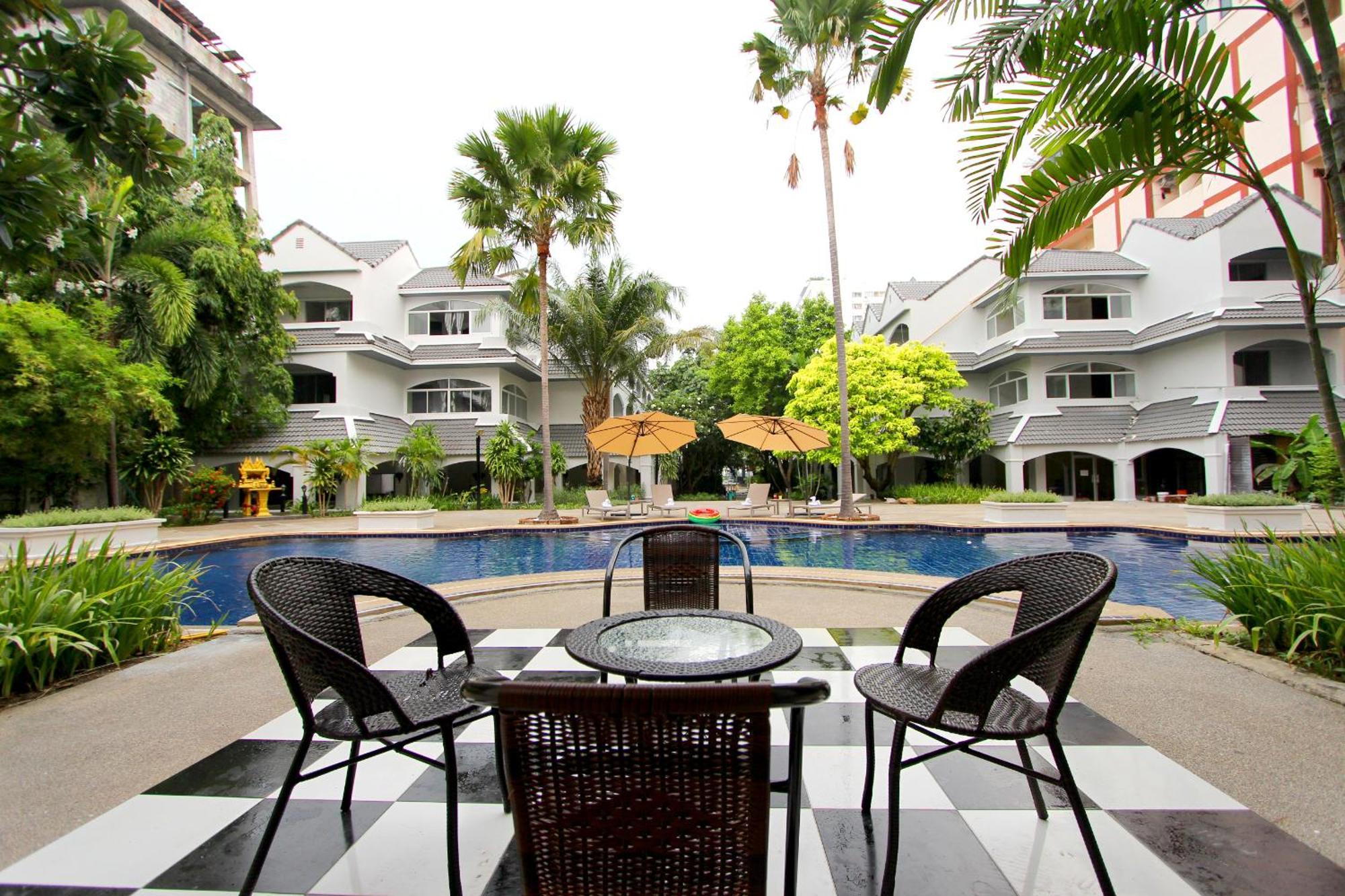 Pooh Beach Resort & Spa Jomtien Beach Exteriör bild